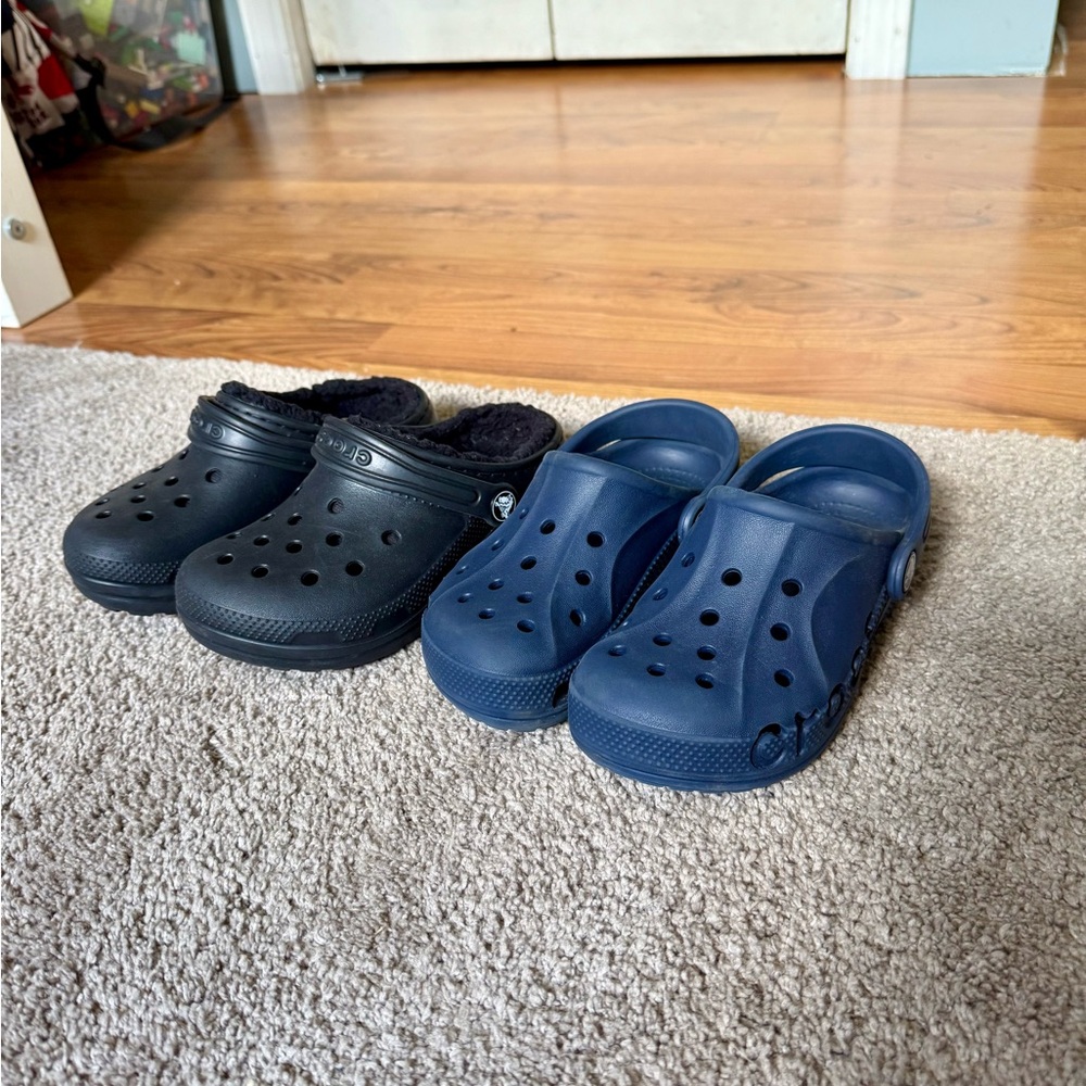 CROCS Kids Shoes in Navy and Black - Picture 2 of 9